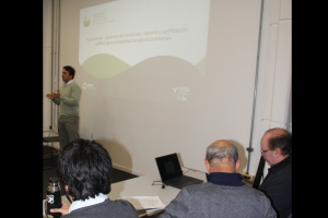 Lucas Garibaldi presentando el taller